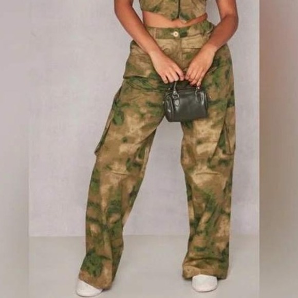 Pretty Little Thing‎ Khaki Camo Wide Leg Trousers (Shaper) Size 14 NWT - Picture 1 of 10